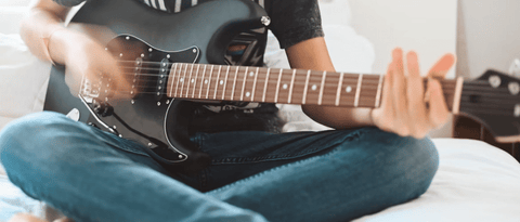 Diese 6 Songs werden dein Gitarrenlernen beflügeln