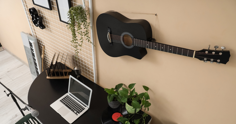 Wie nimmt man seine Akustikgitarre zu Hause auf?