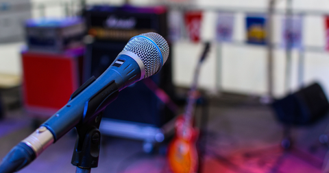 Erfolgreich live spielen bei der Fête de la Musique: der Leitfaden für Musiker