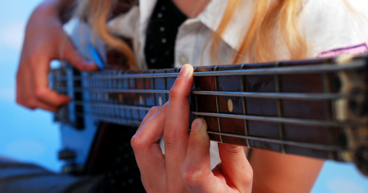 5 einfache Stücke für den Einstieg am Bass