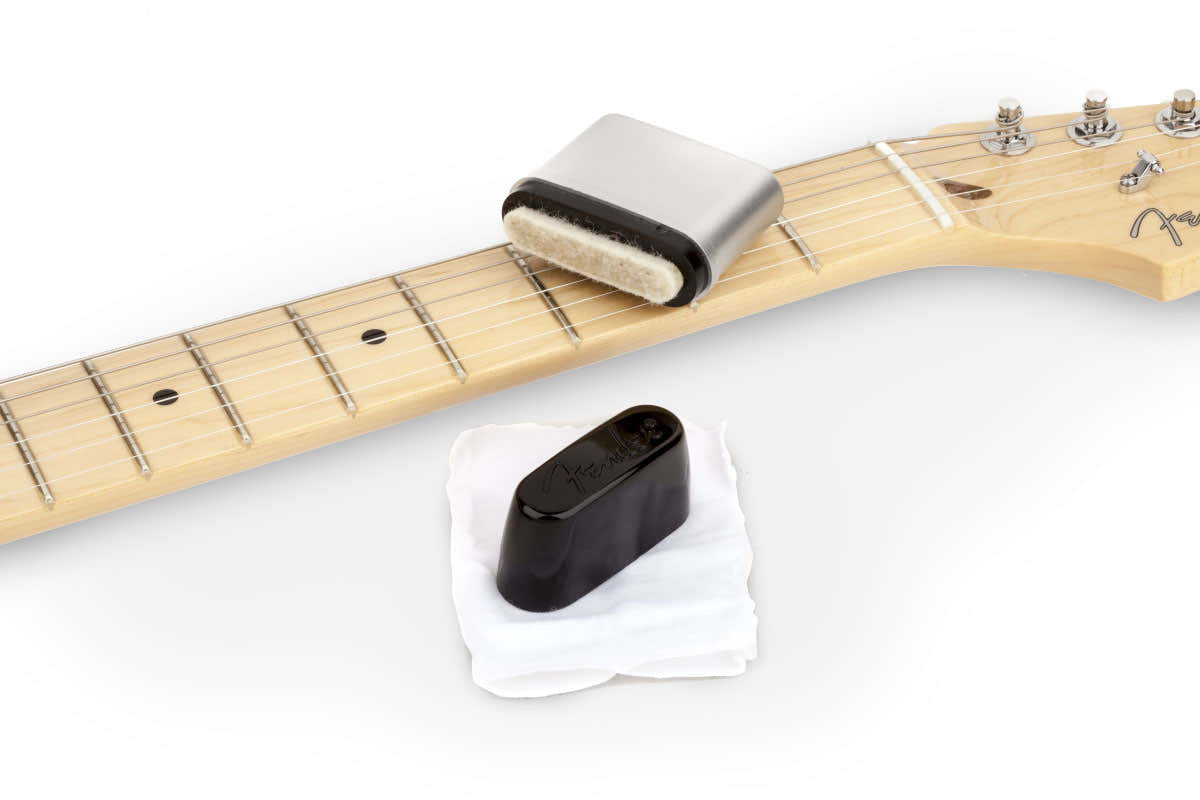 SPEED SLICK GUITAR STRING CLEANER BLACK/SILVER