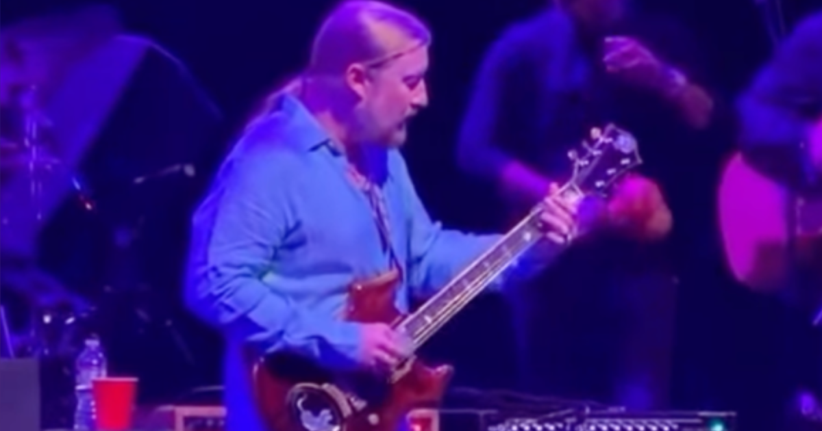 La guitare à 11,5 millions de dollars de Jerry Garcia déjà de retour sur scène avec Derek Trucks