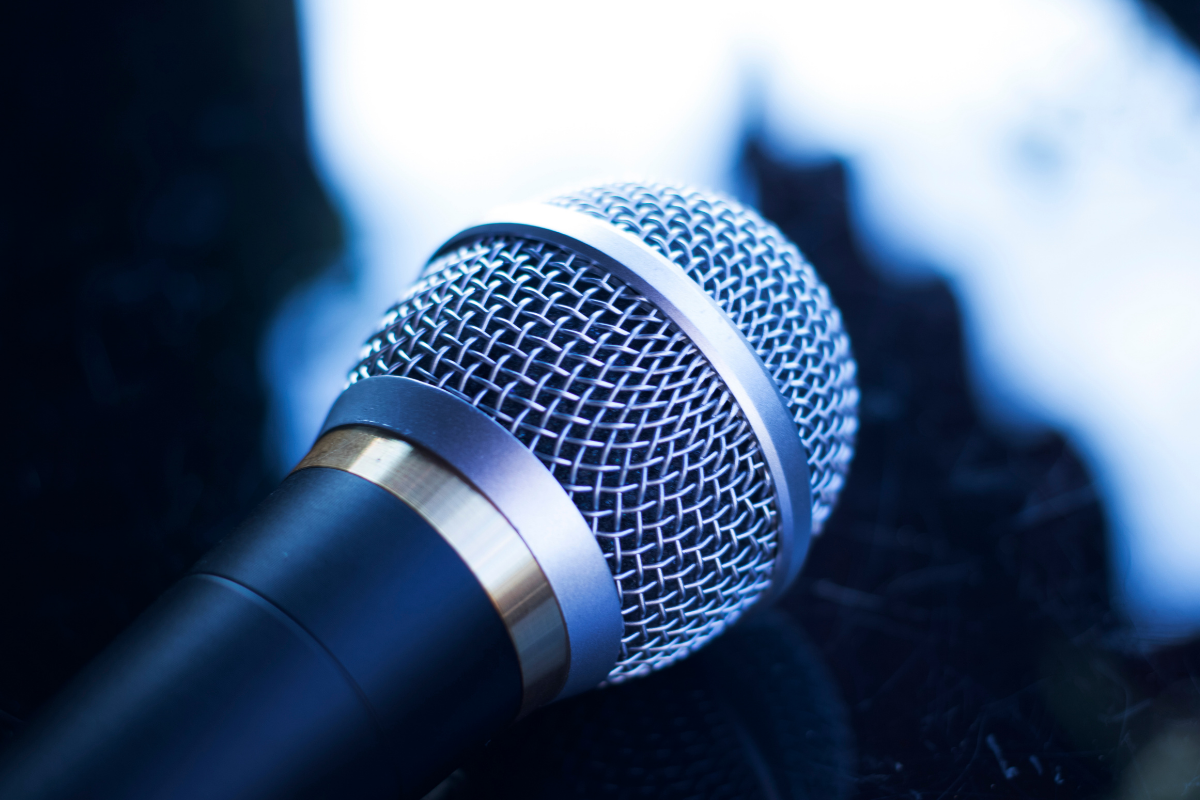 Comment brancher un micro pour chanter ? Guide complet