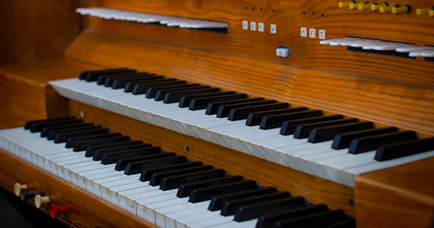 Orgel oder Klavier: Gemeinsamkeiten und Unterschiede