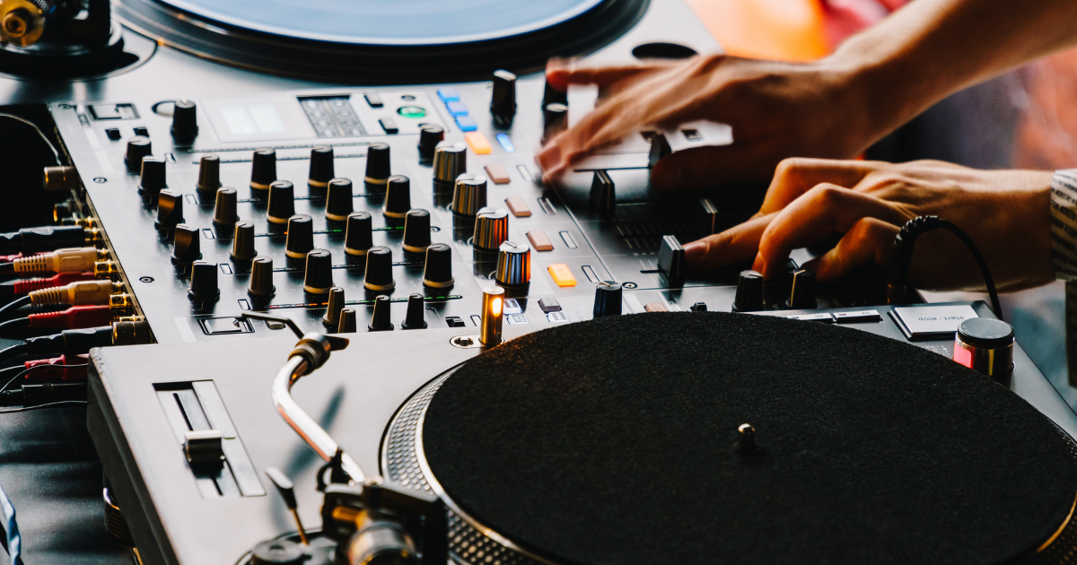 Reloop RP-5000 MK4 : la platine direct-drive taillée pour le club