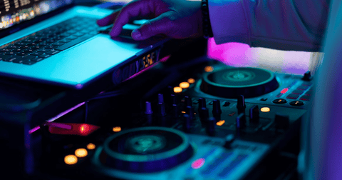 Das tragbare DJ-Setup: eine einfache und leistungsstarke Installation