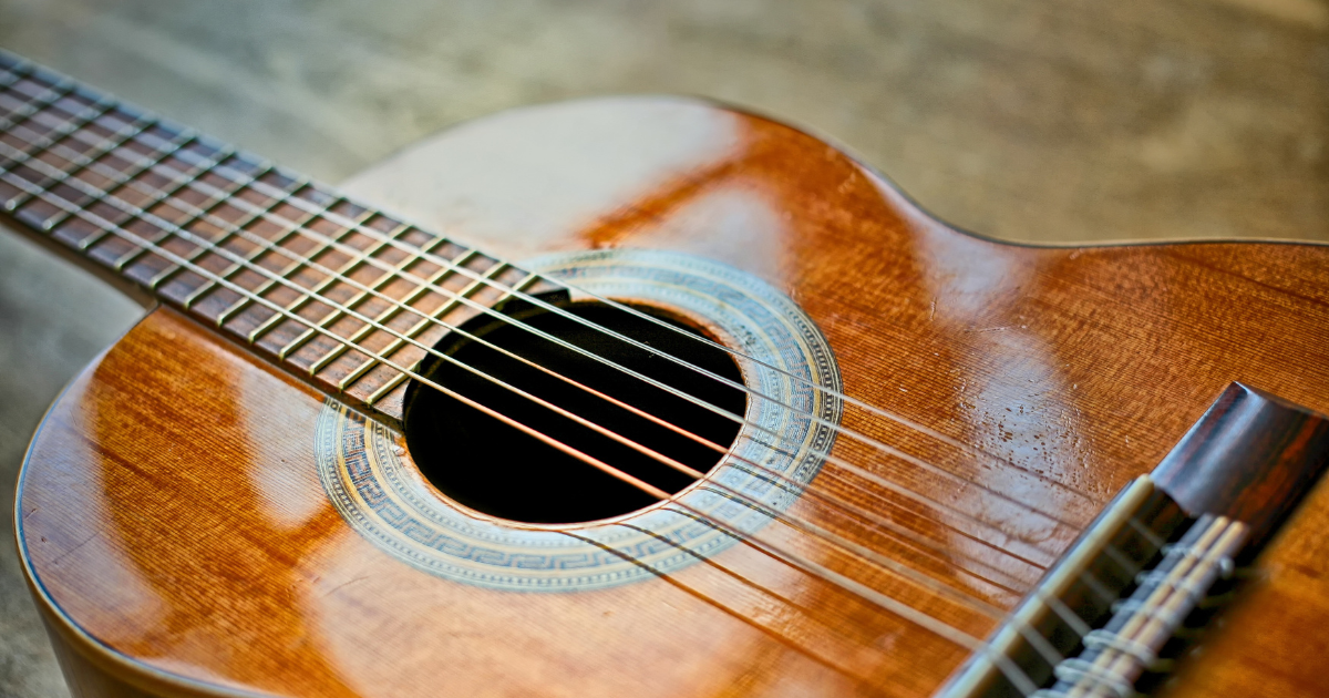 Comment changer les cordes d&rsquo;une guitare acoustique : tuto complet