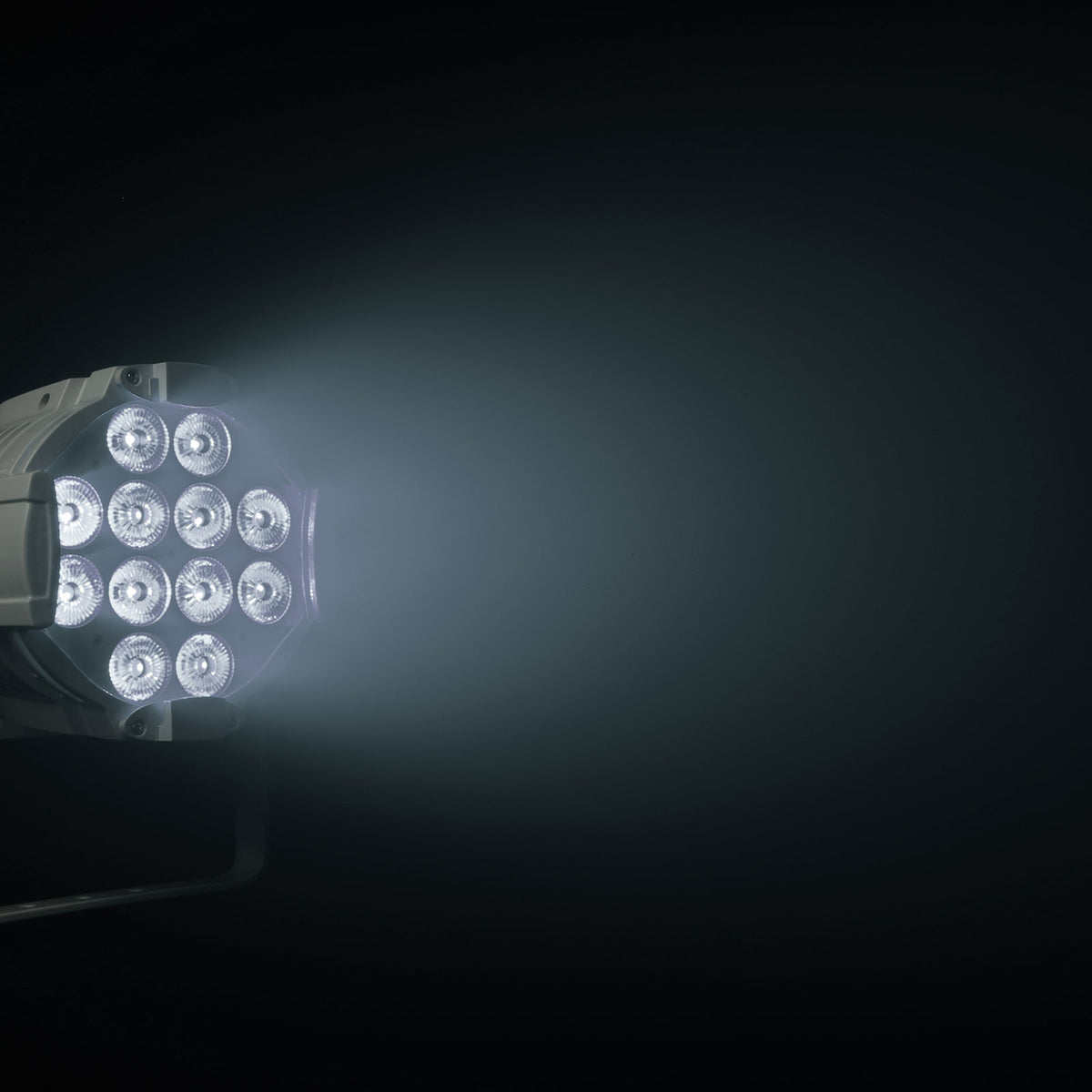 P ST DTW - STUDIO PAR 12 X 10 W TRI-LED MIT VARIABLEM WEISSEN LICHT UND DIM-TO-WARM-STEUERUNG