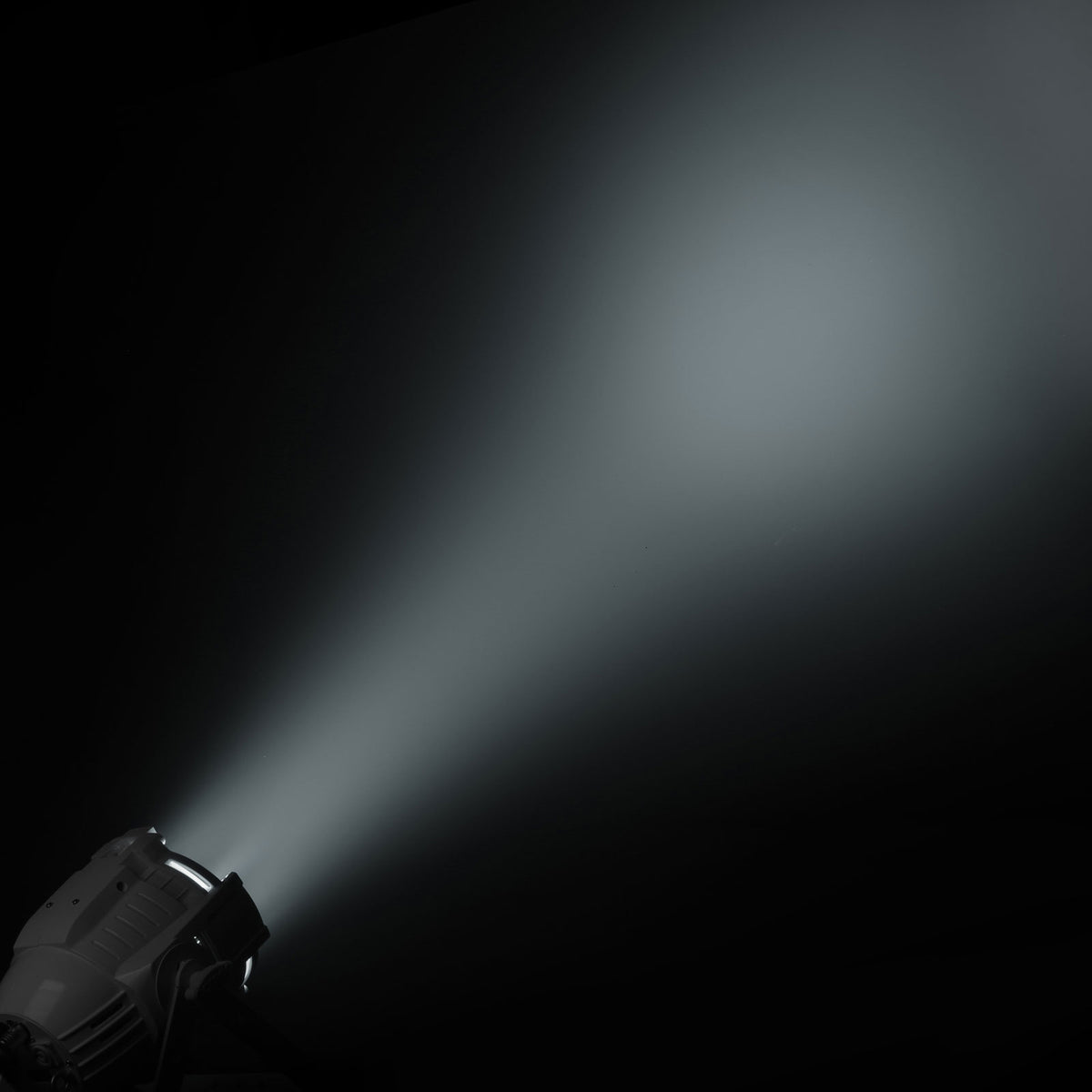 P ST DTW - STUDIO PAR 12 X 10 W TRI-LED MIT VARIABLEM WEISSEN LICHT UND DIM-TO-WARM-STEUERUNG