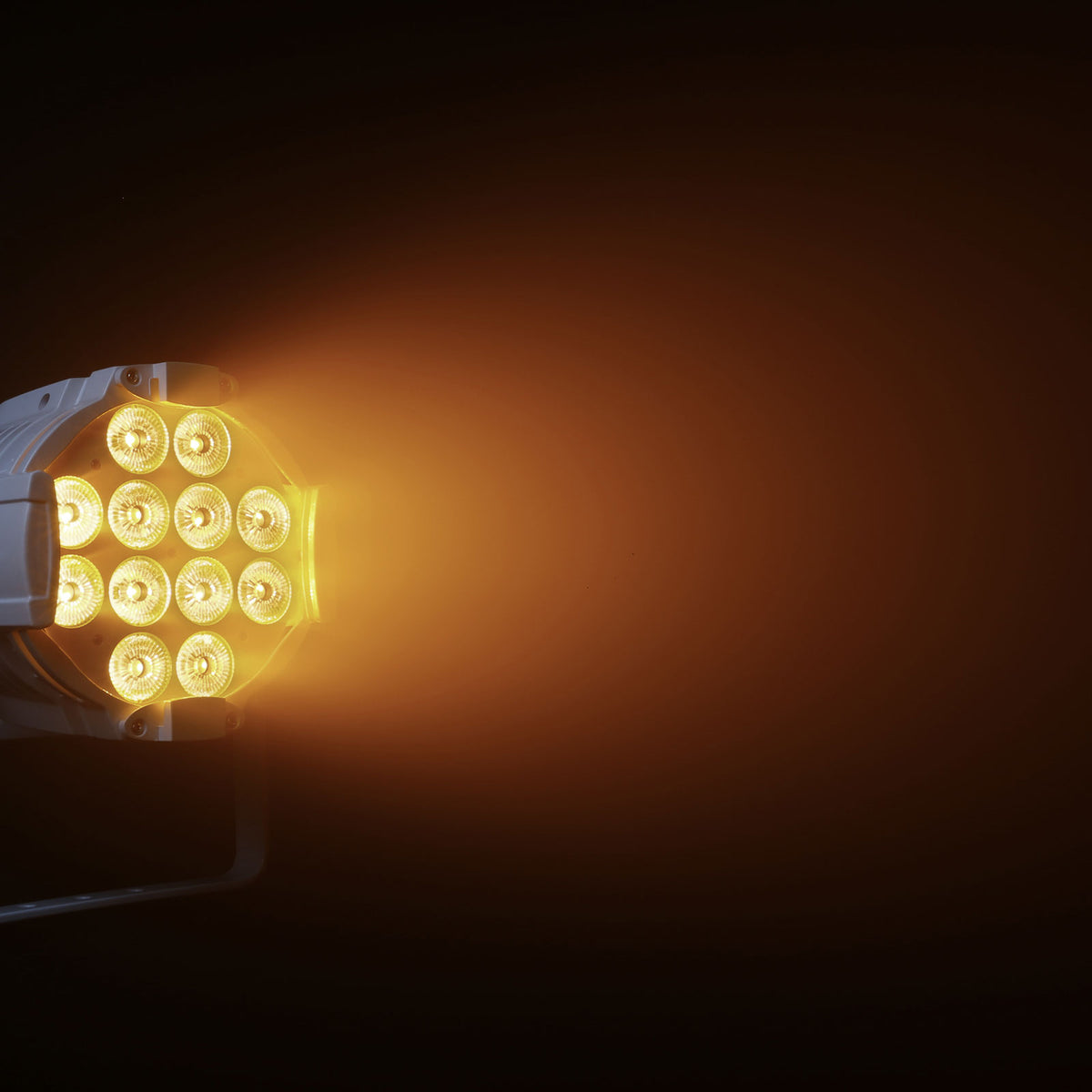 P ST DTW - STUDIO PAR 12 X 10 W TRI-LED MIT VARIABLEM WEISSEN LICHT UND DIM-TO-WARM-STEUERUNG