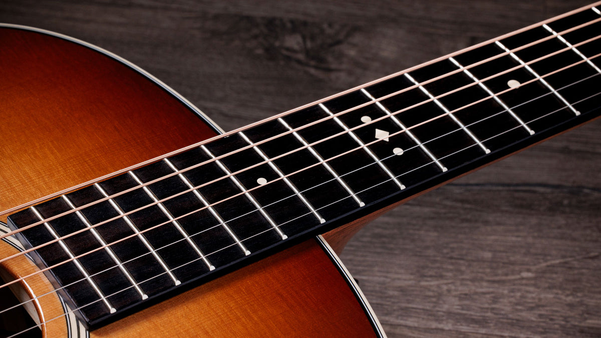 Gold Label 514e Sunburst mit cremefarbenem Schlagbrett Grand Auditorium
