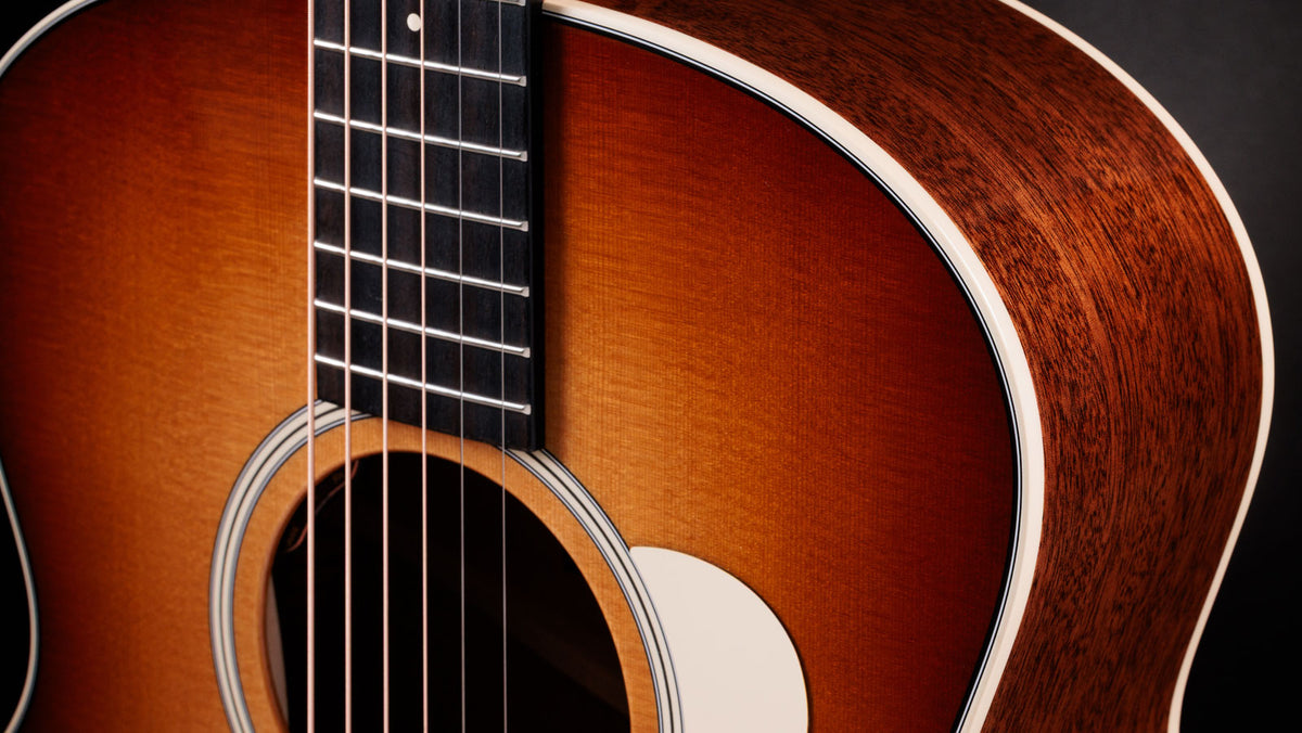 Gold Label 514e Sunburst mit cremefarbenem Schlagbrett Grand Auditorium