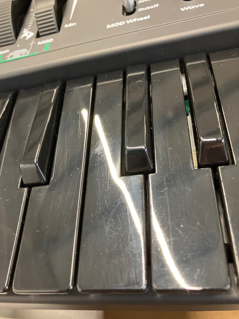 MicroBrute UFO - B-Ware