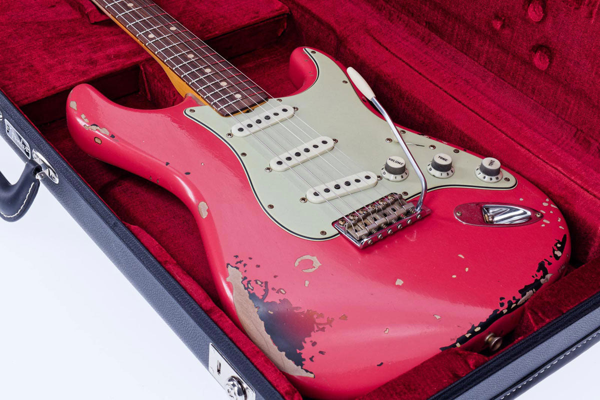 Stratocaster Michael Landau '63 FIESTA RED über 3-Farb-Sunburst Signature-Künstler 2025