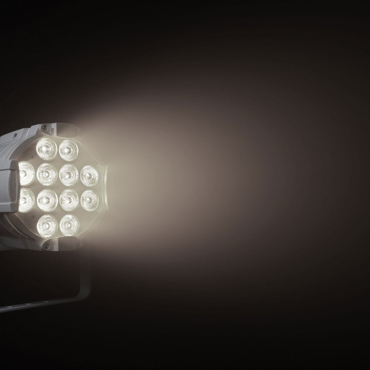P ST DTW - STUDIO PAR 12 X 10 W TRI-LED MIT VARIABLEM WEISSEN LICHT UND DIM-TO-WARM-STEUERUNG