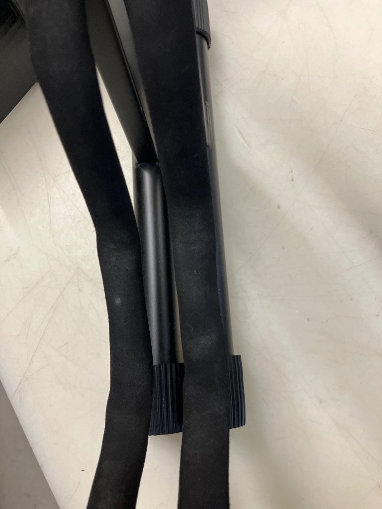 GS438 UNIVERSAL GUITAR STAND "A - B Stock